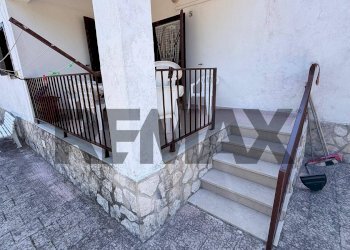 Scale - Villa a Schiera Località Montincello
 
snc, Vieste - foto 24