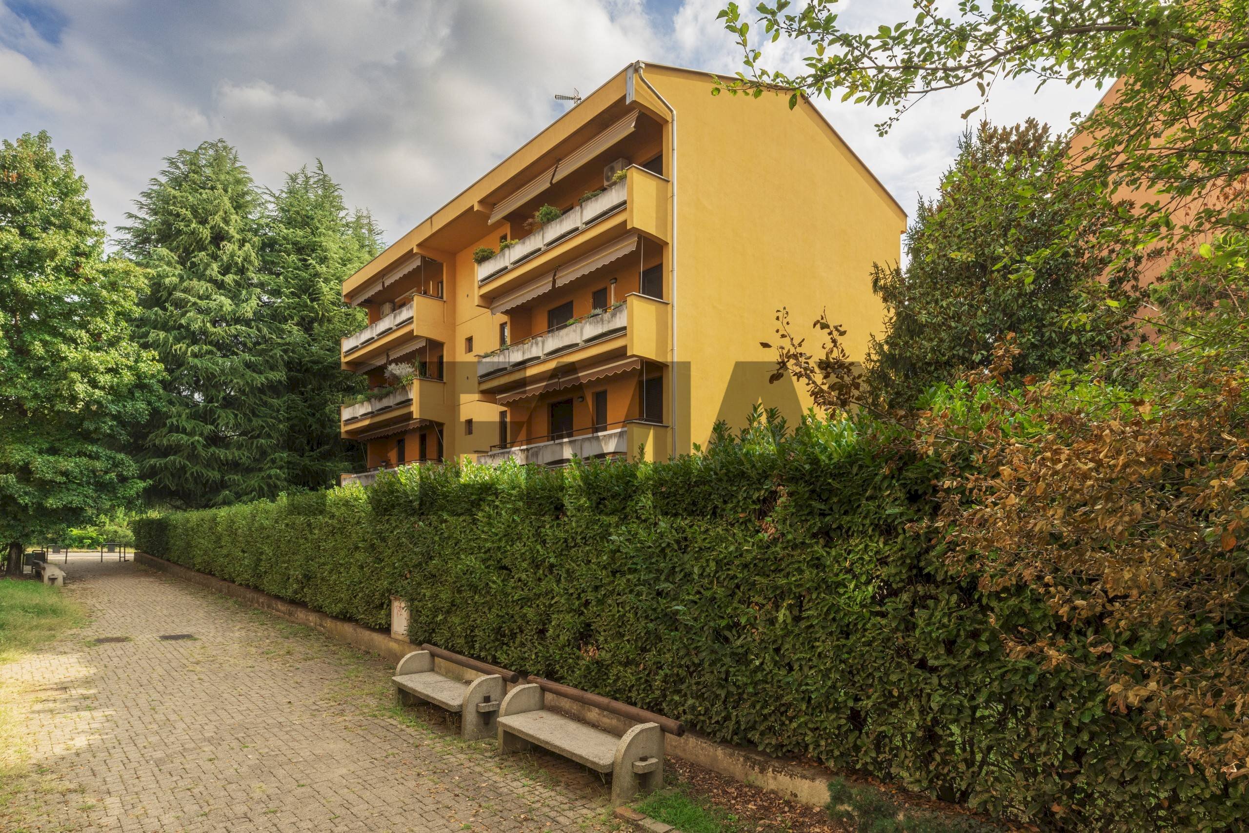 Edificio all\'aperto - Trilocale Piazza Frera
 
1, Tradate - foto 1