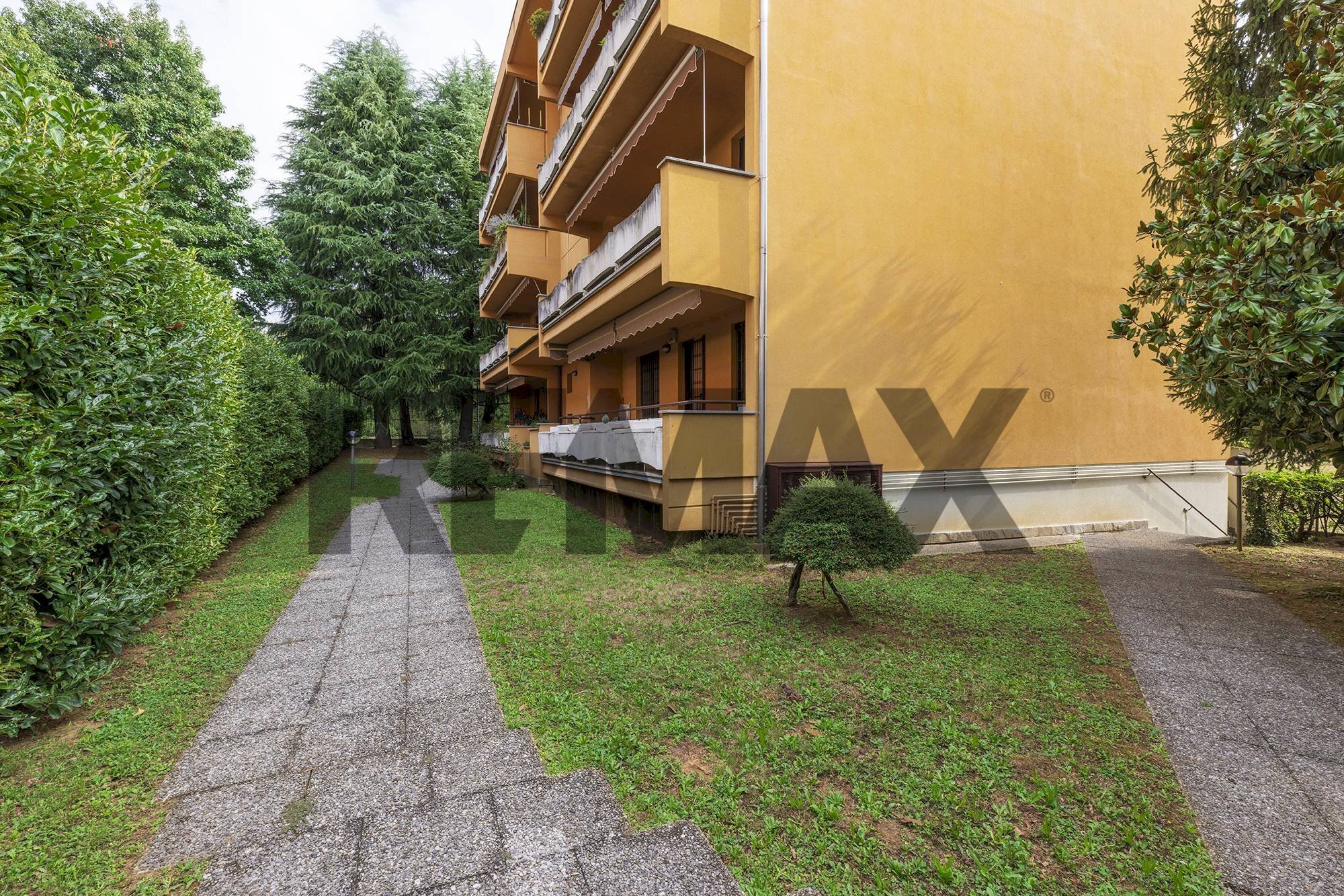 Edificio all\'aperto - Trilocale Piazza Frera
1, Tradate - foto 2
