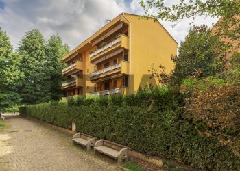 Edificio all\'aperto - Trilocale Piazza Frera
 
1, Tradate - foto 1