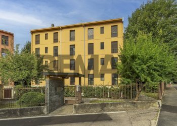 Edificio all\'aperto - Trilocale Piazza Frera
 
1, Tradate - foto 4