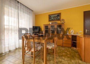 Sala da pranzo - Trilocale Piazza Frera
 
1, Tradate - foto 8