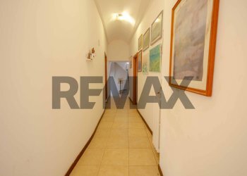 Hall / corridoio - Three-room apartment piazza Cattedrale
 
34, Bitonto - photo 8