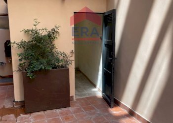 Ingresso locale - Locale Commerciale Via Frattina, Roma - foto 4