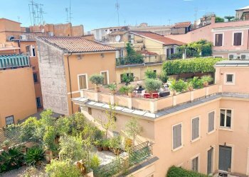 Vista - Two-room apartment via del Boschetto, 8, Roma (neighborhood Centro Storico) - photo 3