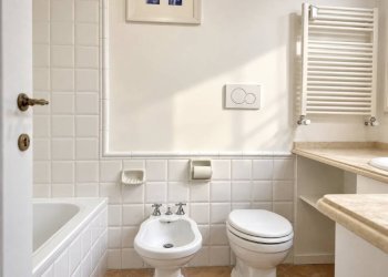 Bagno - Two-room apartment via del Boschetto, 8, Roma (neighborhood Centro Storico) - photo 15