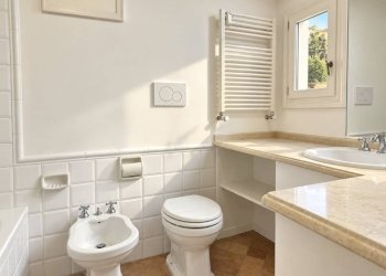 Bagno - Two-room apartment via del Boschetto, 8, Roma (neighborhood Centro Storico) - photo 16