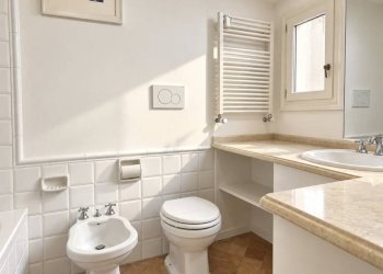 Bagno - Two-room apartment via del Boschetto, 8, Roma (neighborhood Centro Storico) - photo 17