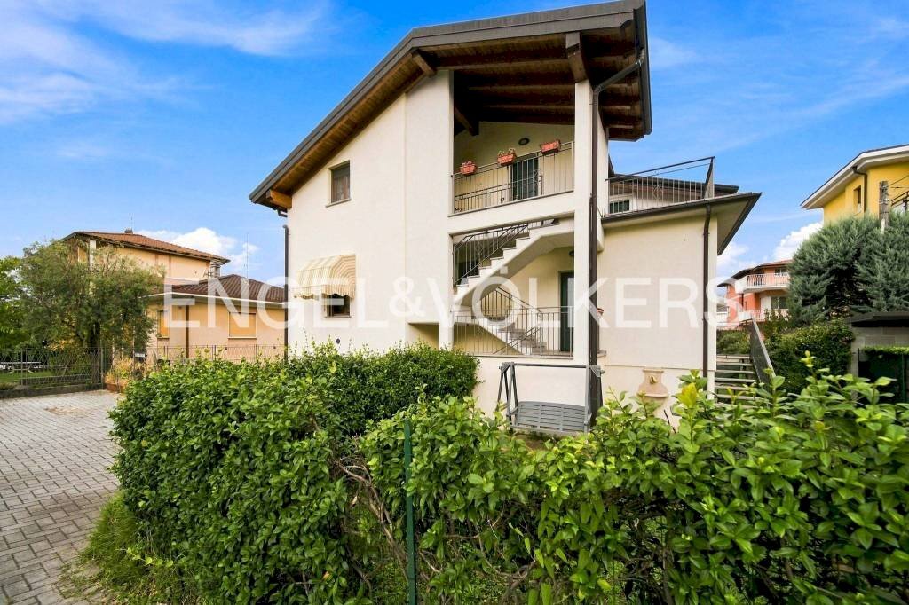 Facciata - Attico via Pian di Sole, 11, Varese (zona Bobbiate) - foto 2