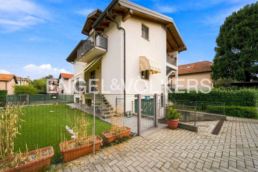 Facciata - Attico via Pian di Sole, 11, Varese (zona Bobbiate) - foto 3