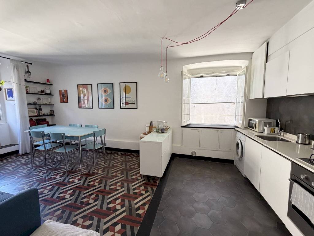 Salone - Trilocale piazza della Cernaia, 2, Genova (zona Centro Storico) - foto 1
