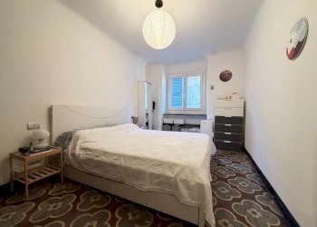 Camera da letto - Trilocale piazza della Cernaia, 2, Genova (zona Centro Storico) - foto 9