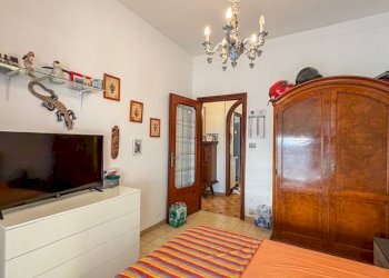 Camera da letto - Trilocale via Pierino Negrotto Cambiaso, Genova (zona Sampierdarena) - foto 18