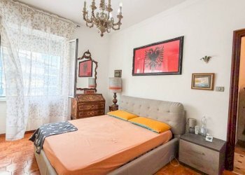 Camera da letto - Trilocale via Pierino Negrotto Cambiaso, Genova (zona Sampierdarena) - foto 23