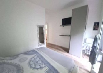 Camera da letto - Bilocale all'asta viale Virginia Centurione Bracelli, 1, Genova (zona Marassi) - foto 11