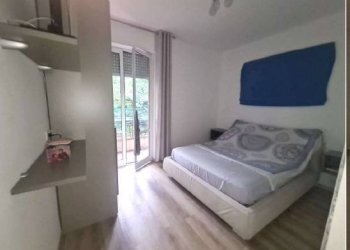 Camera da letto - Bilocale all'asta viale Virginia Centurione Bracelli, 1, Genova (zona Marassi) - foto 12