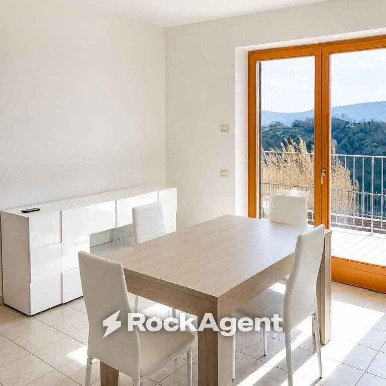 Salone - Appartamento via Capo di Fuori, Sant'Omero - foto 2