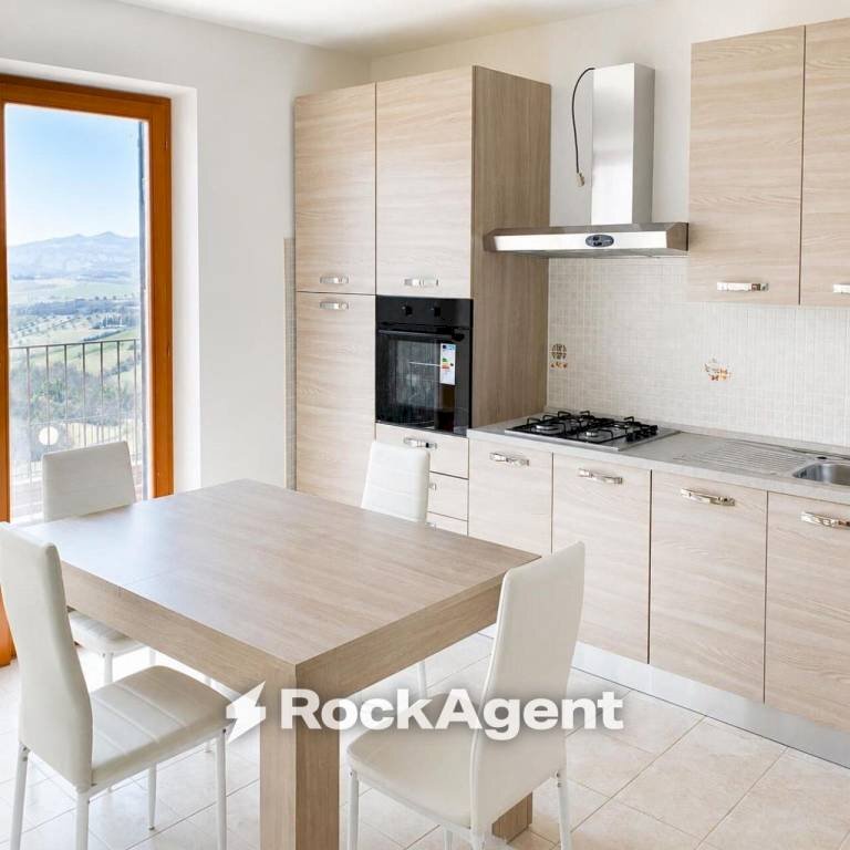 Cucina - Appartamento via Capo di Fuori, Sant'Omero - foto 3