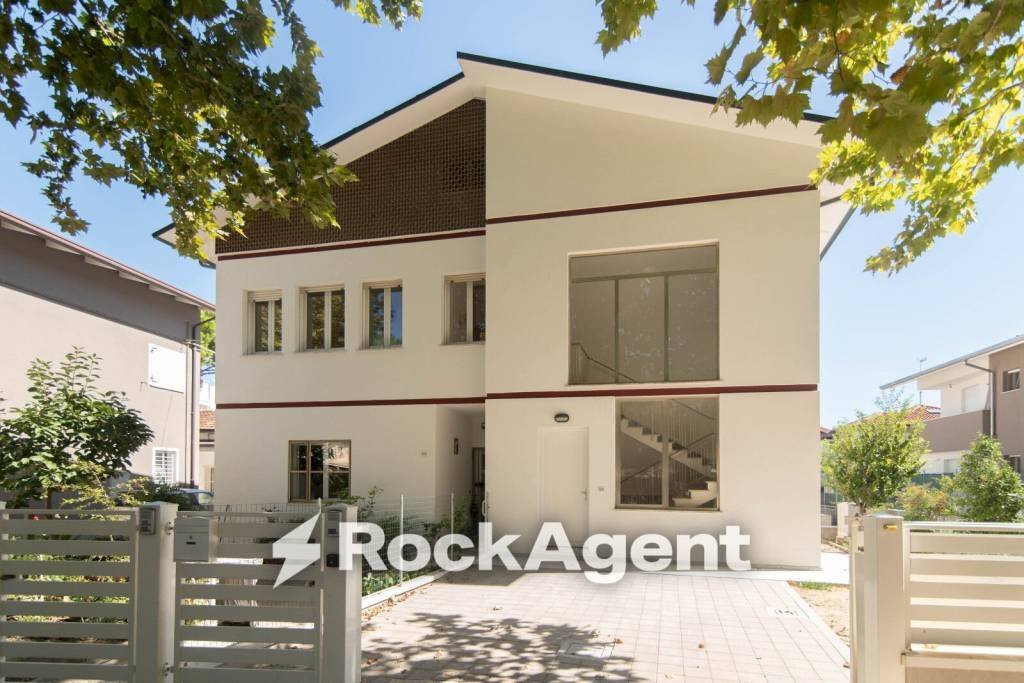 Facciata - Appartamento viale Volturno, 111, Cervia - foto 2