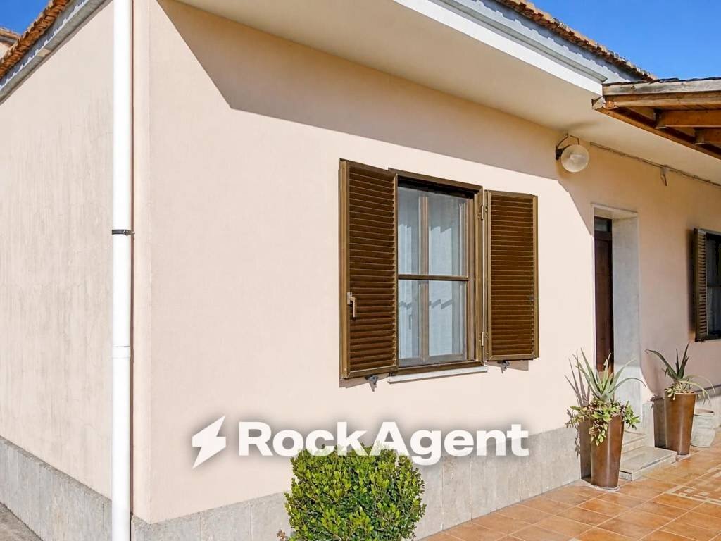 Facciata - Villa via Carrara 9, Latina - photo 3