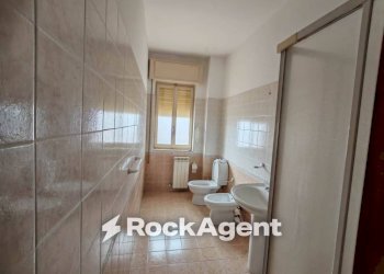 Bagno - Four-room apartment via Mascalucia, 5, Siracusa - photo 19