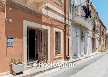 Zona - Casa indipendente via Bologna, 43, Lentini - foto 1