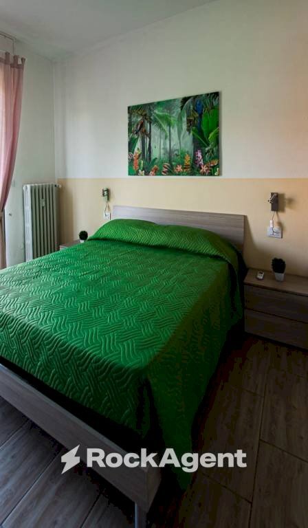 Camera da letto - Three-room apartment via Lorenteggio, 209, Milano (neighborhood Lorenteggio) - photo 2