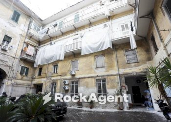 Cortile interno - Appartamento vico San Maria Ad Agnone, 18, Napoli - foto 2