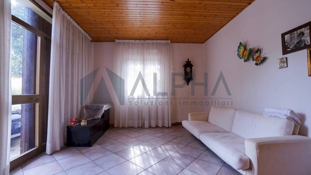 Salone - Villa via Piangipane, 26, Ravenna (zona Camerlona) - foto 3