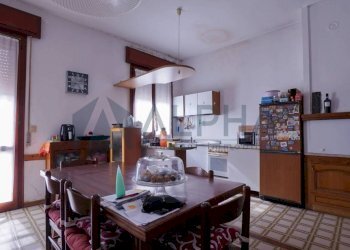 Cucina - Villa via Piangipane, 26, Ravenna (zona Camerlona) - foto 23