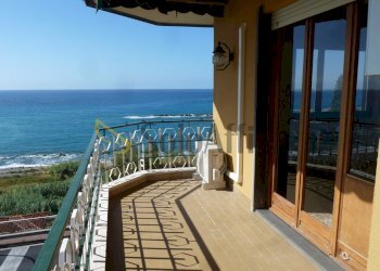 Balcone vivibile - Appartamento Via Aurelia Ponente 10, Ospedaletti - foto 13