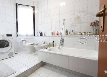 bagno con vasca - Villa Parabiago - foto 23