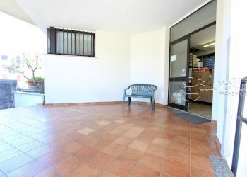 PORTICATO INGRESSO MAGAZZINO - Villa Parabiago - foto 29