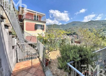 ACCESSO ALLA PROPRIETA\' E GIARDINETTO - Appartamento Via Cariseto 17, Recco - foto 9