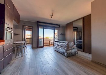 One-room apartment Via Prima Strada, Lainate - photo 2