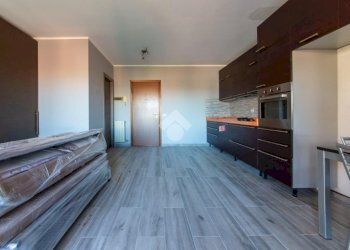 One-room apartment Via Prima Strada, Lainate - photo 4