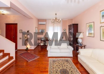 Sala da pranzo - Casa semi indipendente Via Modena
 
29, San Giovanni la Punta - foto 10
