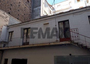 Edificio all\'aperto - Casa semi indipendente Viale Mario Rapisardi
 
37, Catania - foto 1