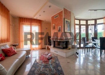 Sala da pranzo - Villa Via G. Marconi
 
33/A, Grignasco - foto 5