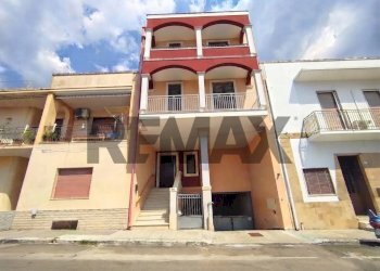 Edificio all\'aperto - Quadrilocale Via Umberto I
 
41, Corigliano d'Otranto - foto 2