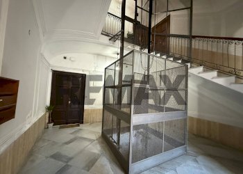Ricezione / Lobby - Bilocale Via Domenico Cimarosa
 
69, Napoli - foto 5