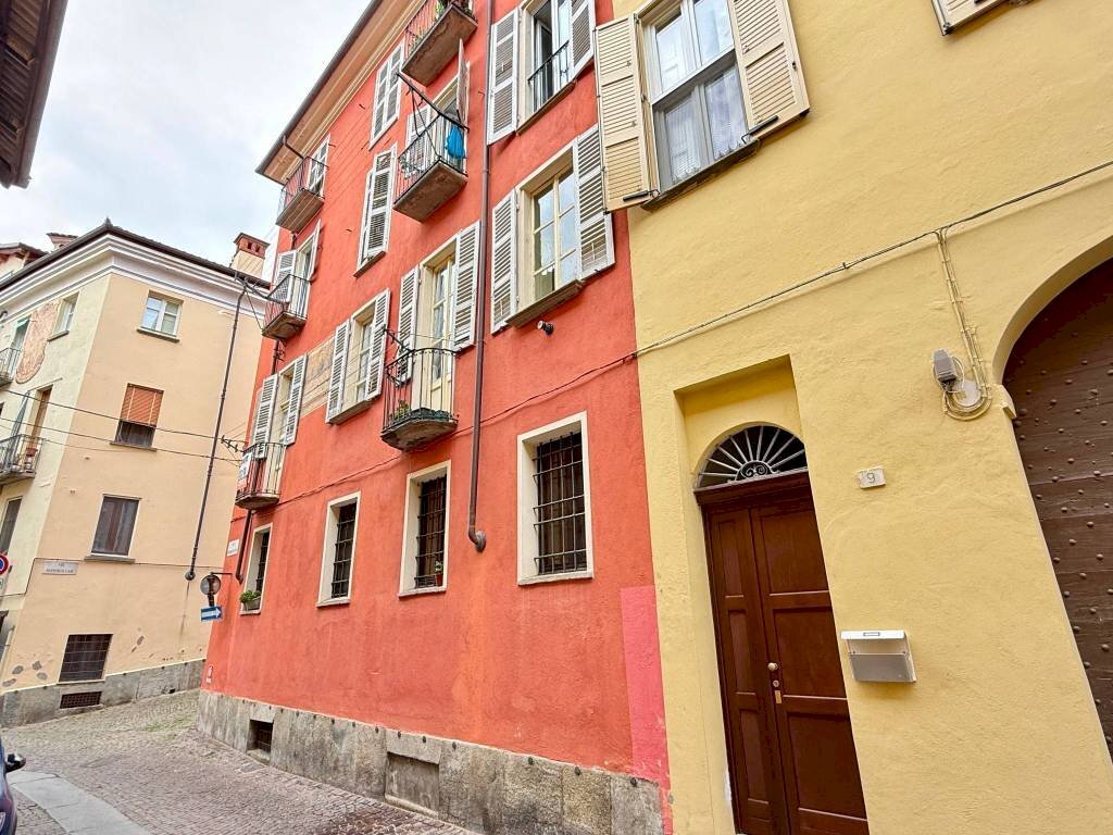 Facciata - Appartamento via Archibugieri di San Giorgio, Pinerolo - foto 1