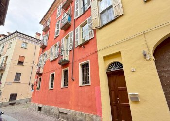 Facciata - Appartamento via Archibugieri di San Giorgio, Pinerolo - foto 1