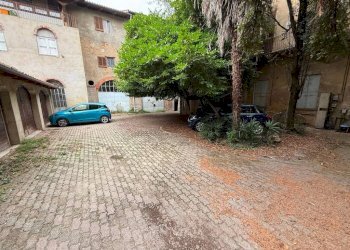 Cortile interno - Appartamento via Archibugieri di San Giorgio, Pinerolo - foto 19