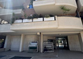 Facciata - Negozio viale Gianluigi Bonelli, Roma (zona Mezzocammino) - foto 1
