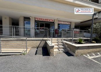 Facciata - Negozio viale Gianluigi Bonelli, Roma (zona Mezzocammino) - foto 15