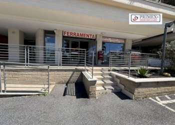 Facciata - Negozio viale Gianluigi Bonelli, Roma (zona Mezzocammino) - foto 16