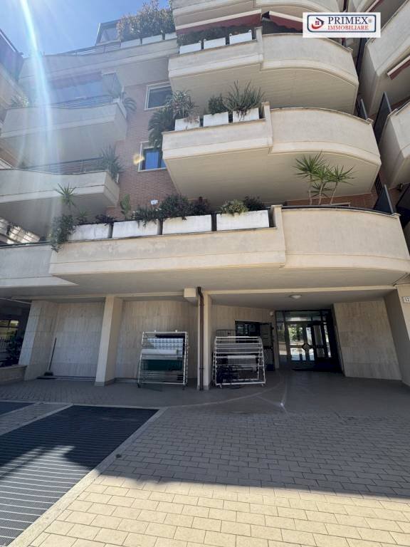 Facciata - Negozio viale Gianluigi Bonelli, Roma (zona Mezzocammino) - foto 1