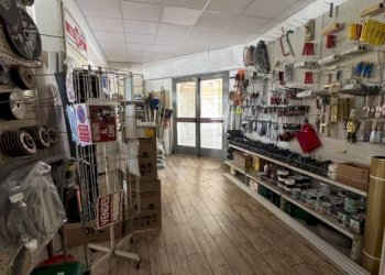 Interno non residenziale - Negozio viale Gianluigi Bonelli, Roma (zona Mezzocammino) - foto 10