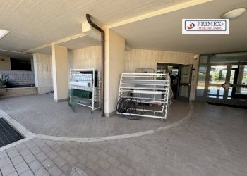 Interno palazzo - Negozio viale Gianluigi Bonelli, Roma (zona Mezzocammino) - foto 17
